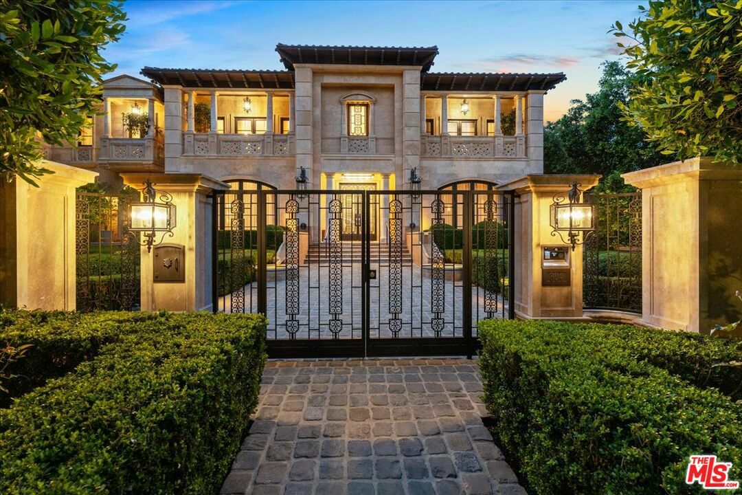 Property Photo: 804 N Elm Dr CA 90210