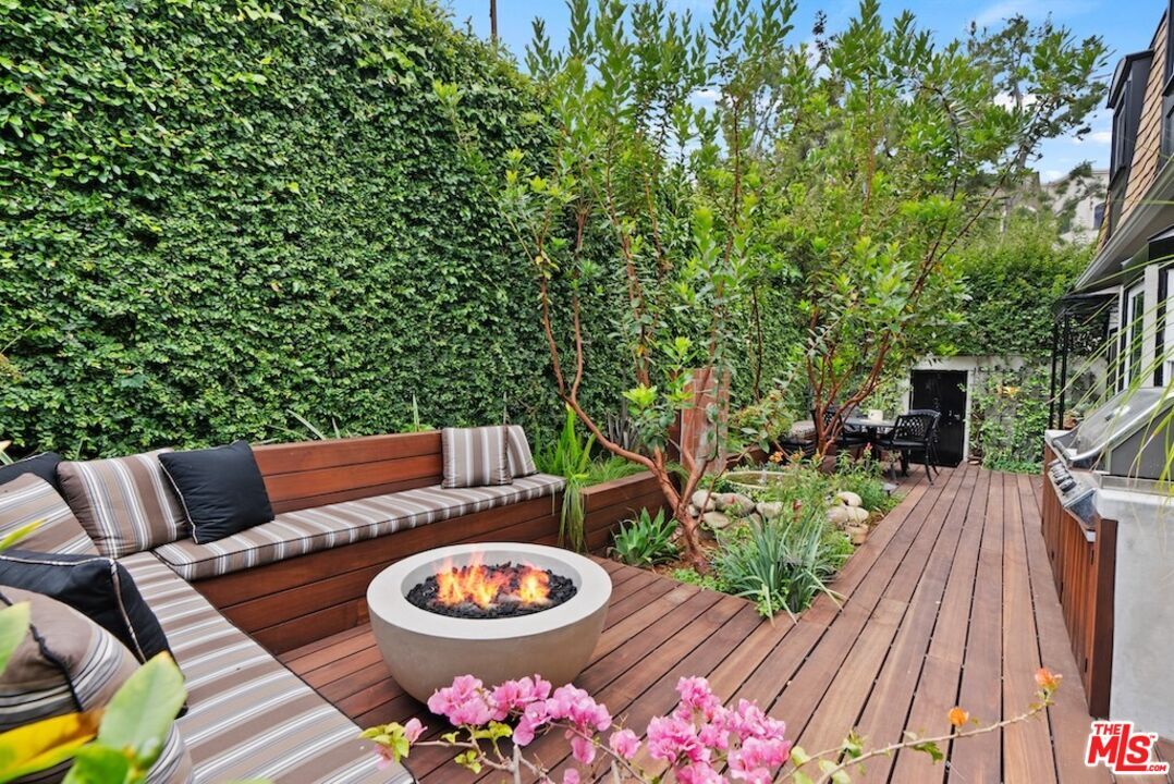 Property Photo:  11051 Strathmore Dr  CA 90024 