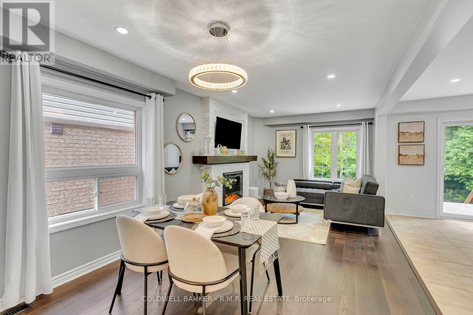 Photo de la propriété:  48 Solmar Avenue  ON L1R 2Z6 
