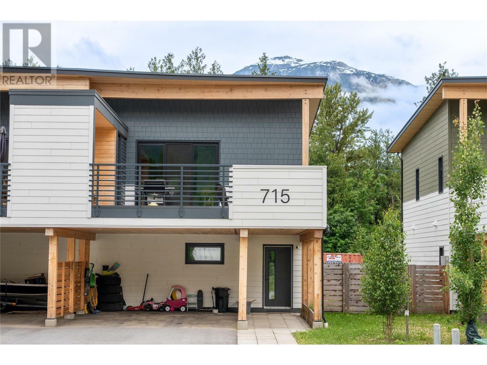 Property Photo: 715 Olynyk Road BC V0E 2S0