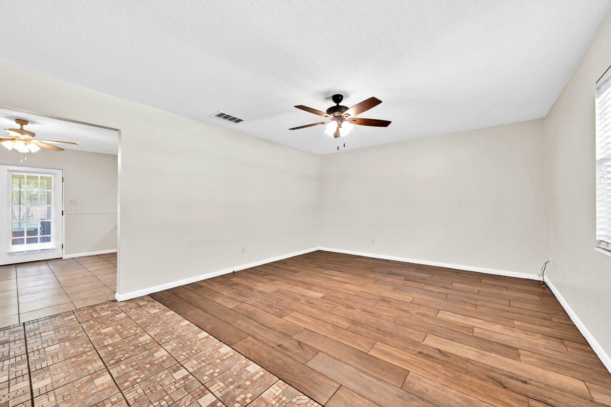 Property Photo: 181 Brewer Circle FL 32569