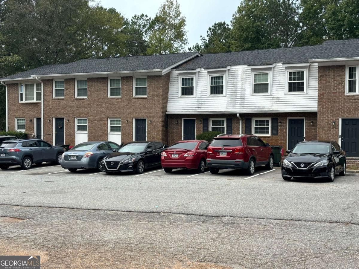 Property Photo: 180 Chalfont Lane 6 GA 30606