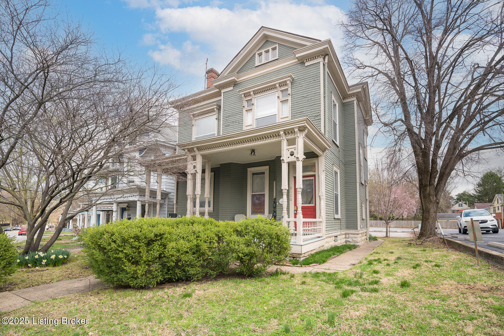 2120 Grinstead Dr  Louisville KY 40204 photo