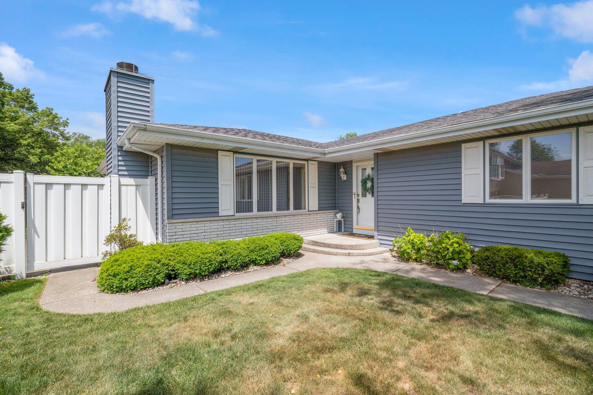Property Photo: 638 N Lillian Avenue IN 46319