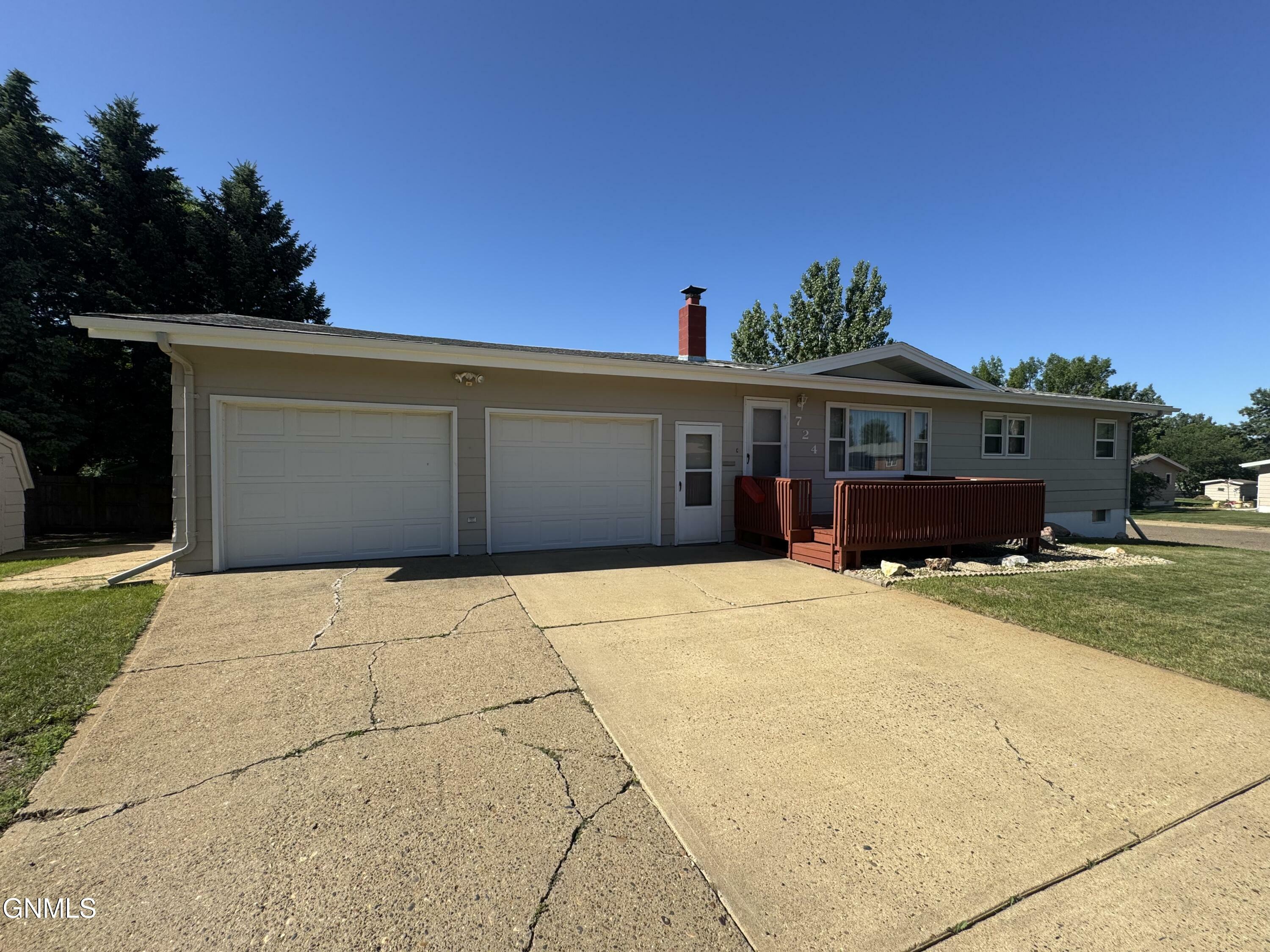 Property Photo: 724 10th Street E ND 58601