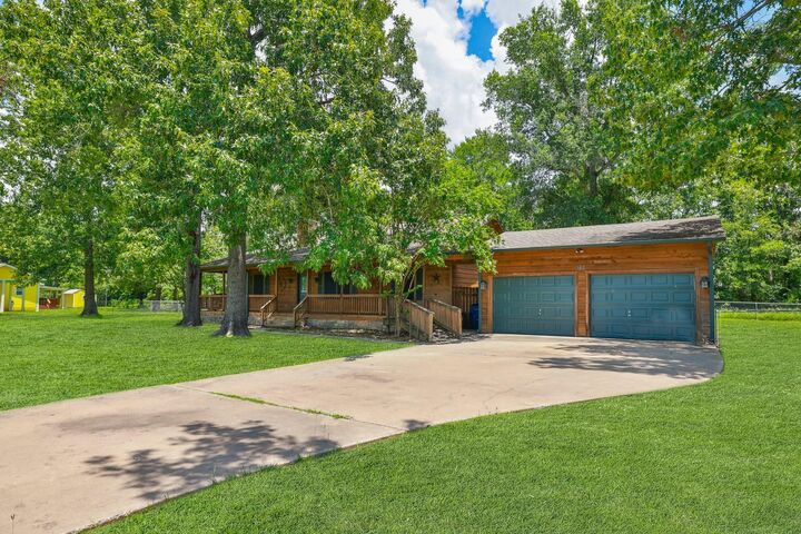 Property Photo:  148 Crest Lane  TX 77360 