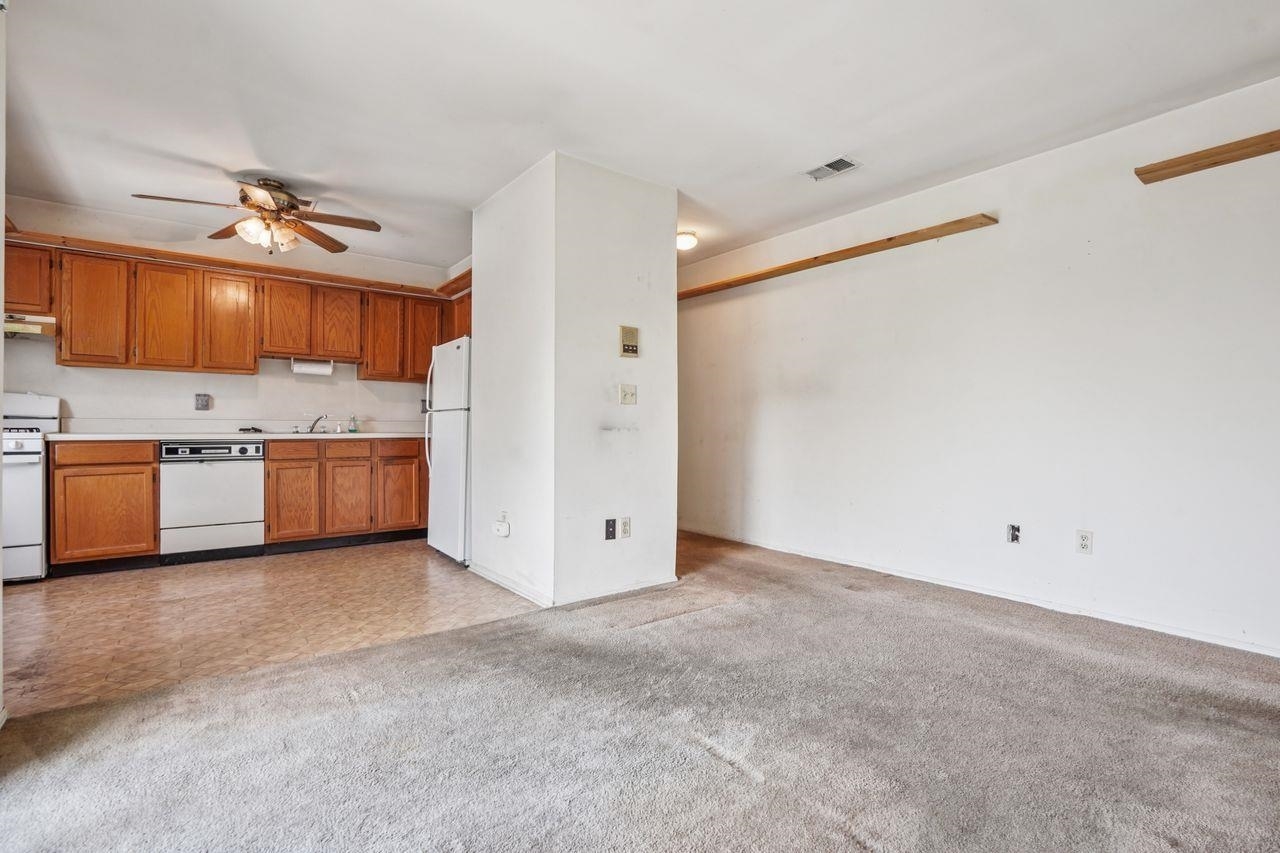 Property Photo: 700 Schuyler Ave B13 NJ 07032