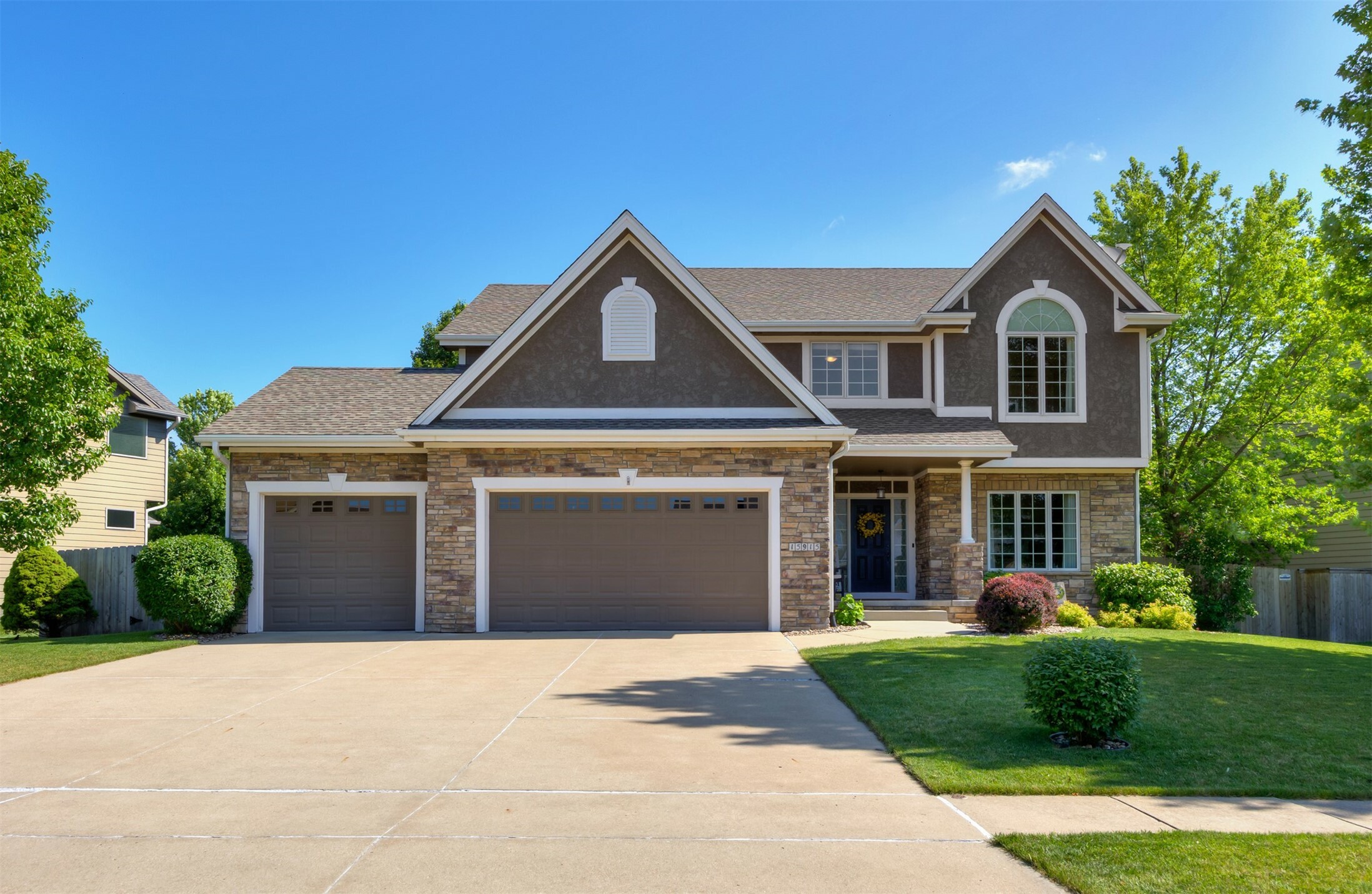 15915 Ridgemont Drive  Urbandale IA 50323 photo