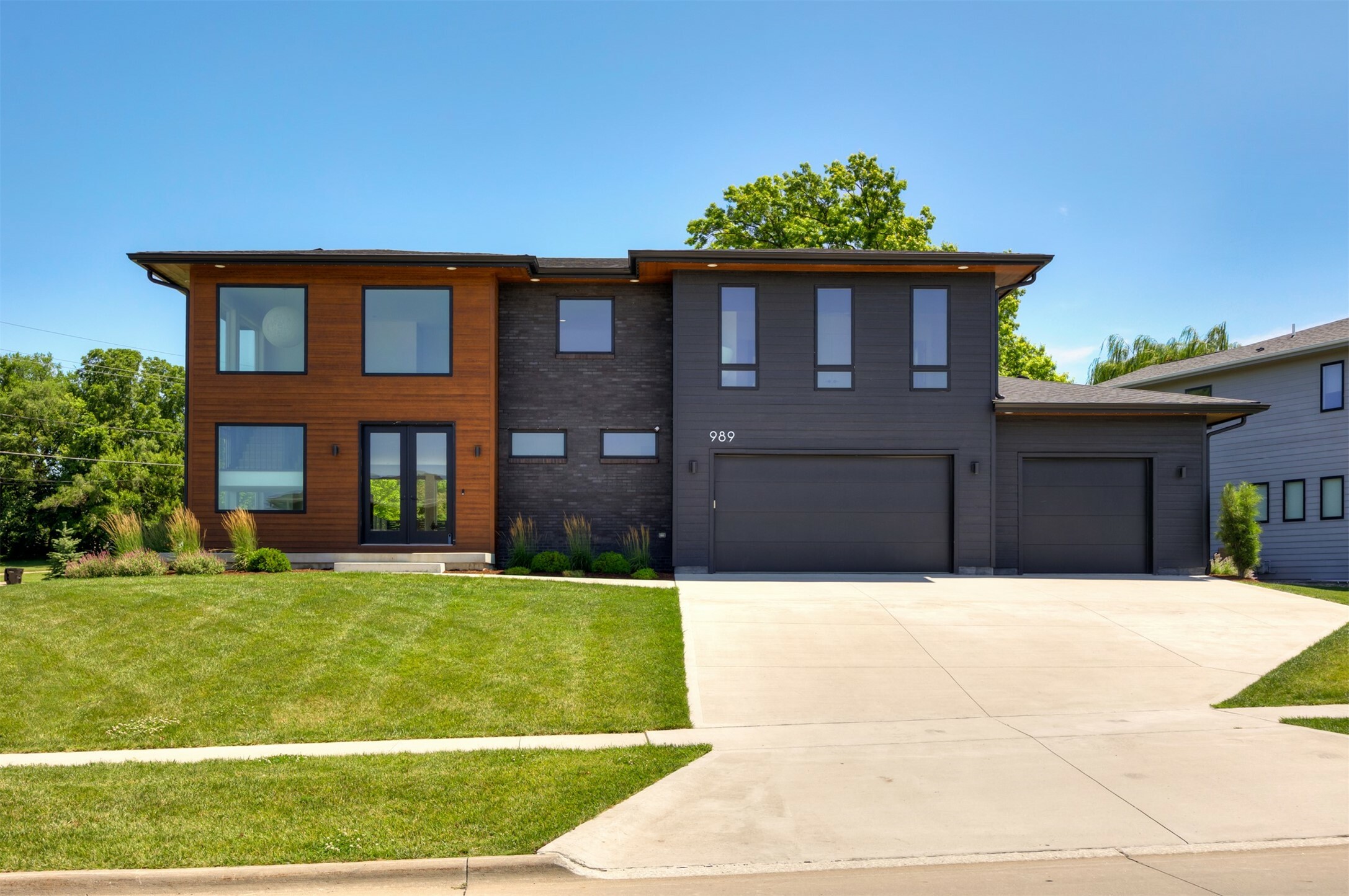 Property Photo: 989 65th Street IA 50266