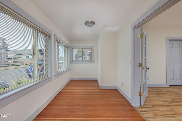 Property Photo:  714 NW 2nd Court  OR 97365 