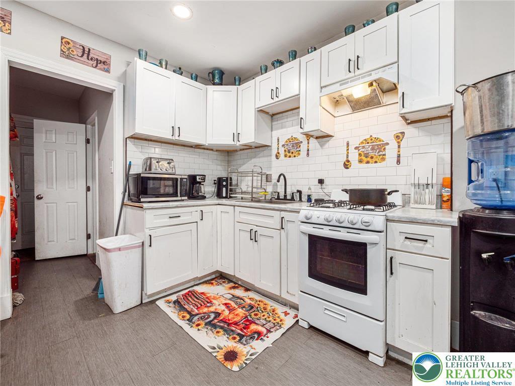 Property Photo:  232 N Railroad Street  PA 18102 