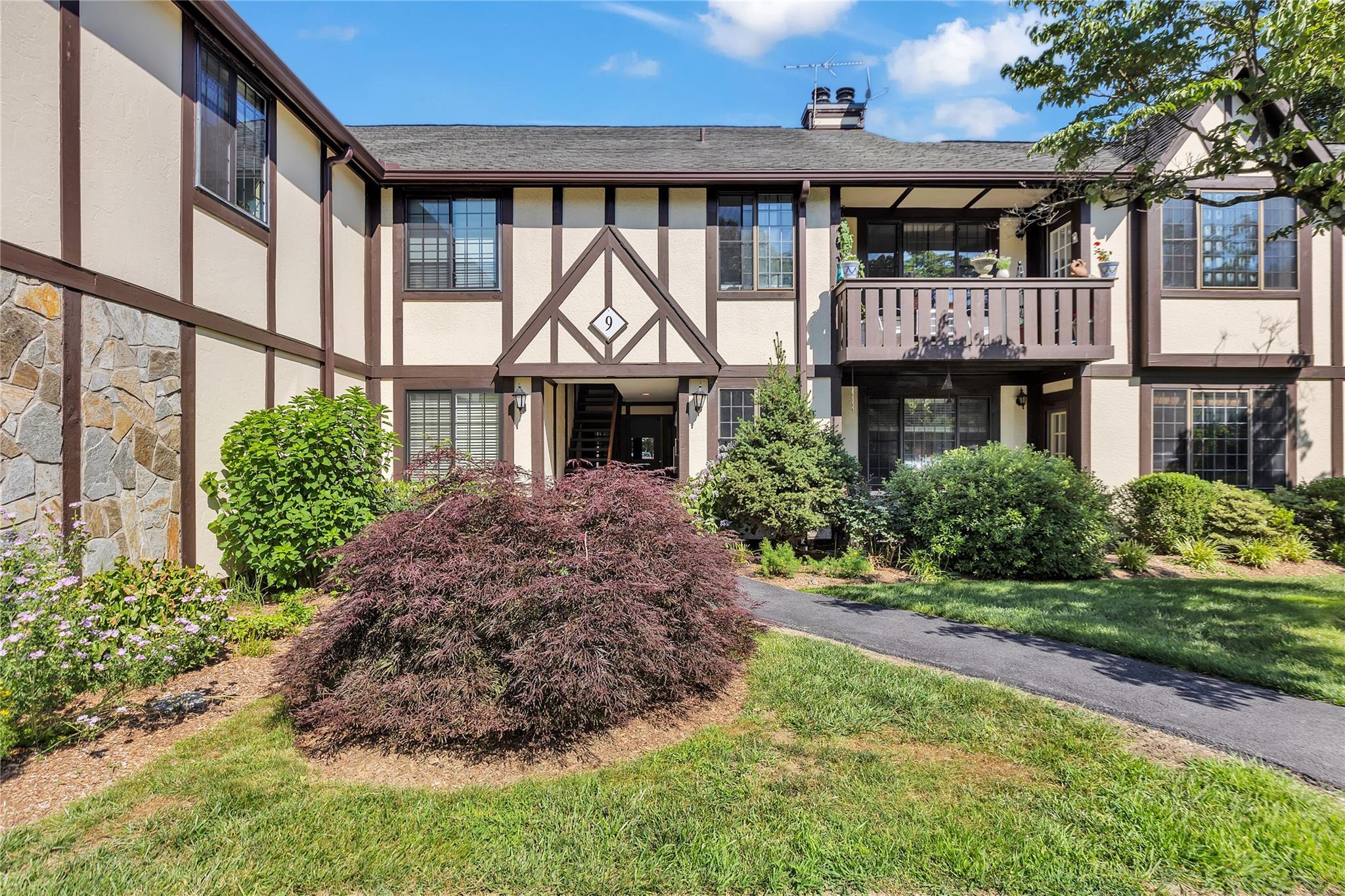 Property Photo: 9 Foxwood Drive 4 NY 10570