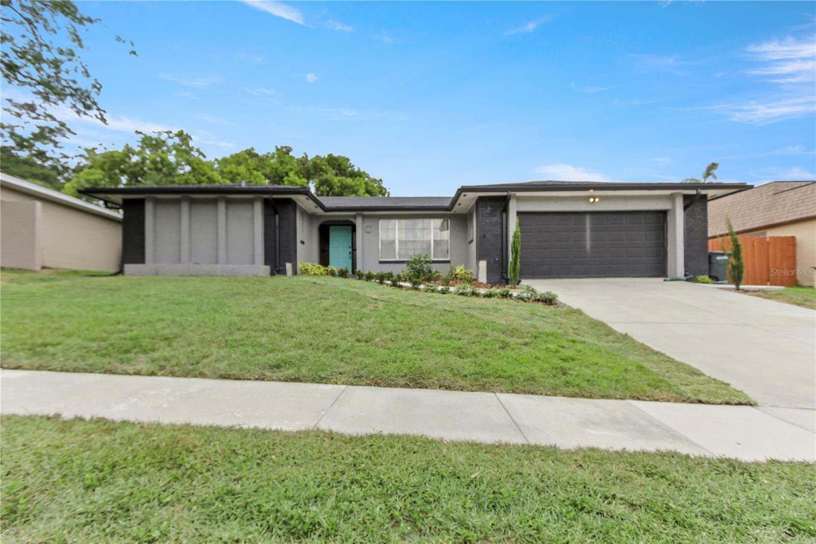 Property Photo: 607 Green Briar Boulevard FL 32714