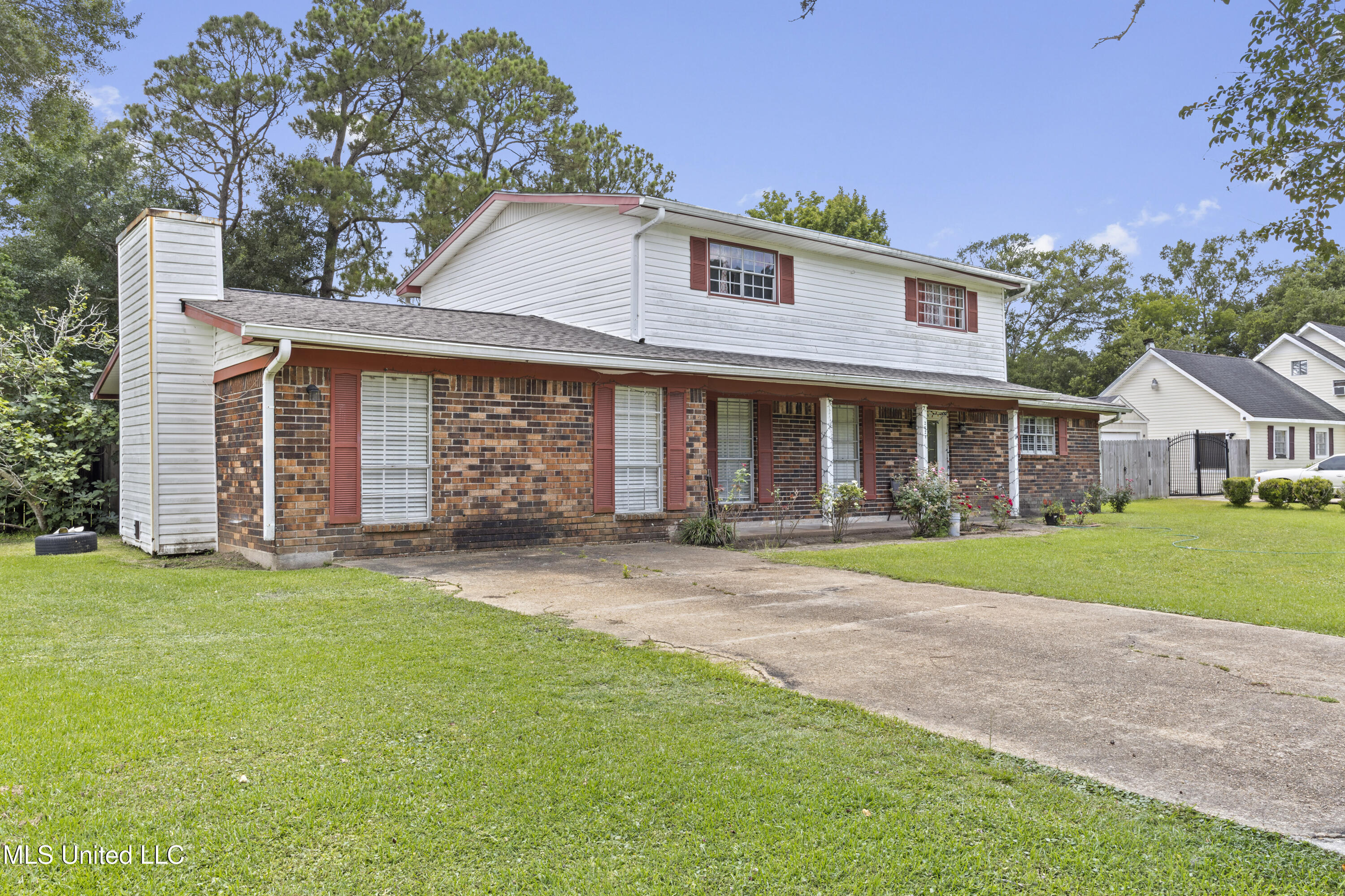 Property Photo:  2421 Rolling Meadows Road  MS 39553 