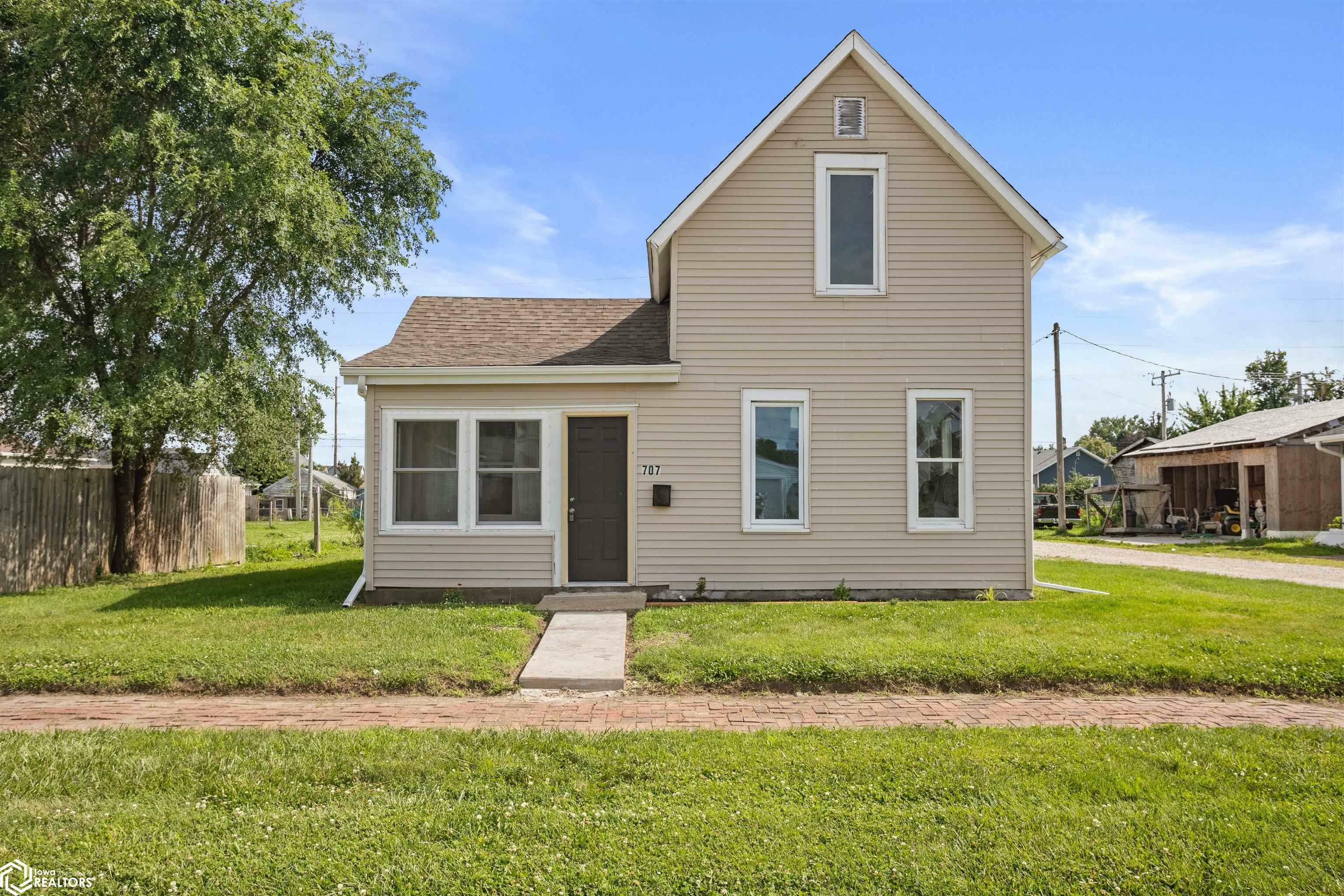 707 Bromley Street  Marshalltown IA 50158 photo