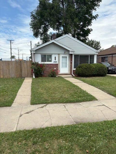 Property Photo:  12636 S Loomis Street  IL 60827 