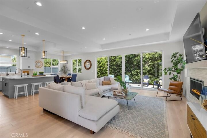Property Photo:  2117 Marshallfield Lane B  CA 90278 
