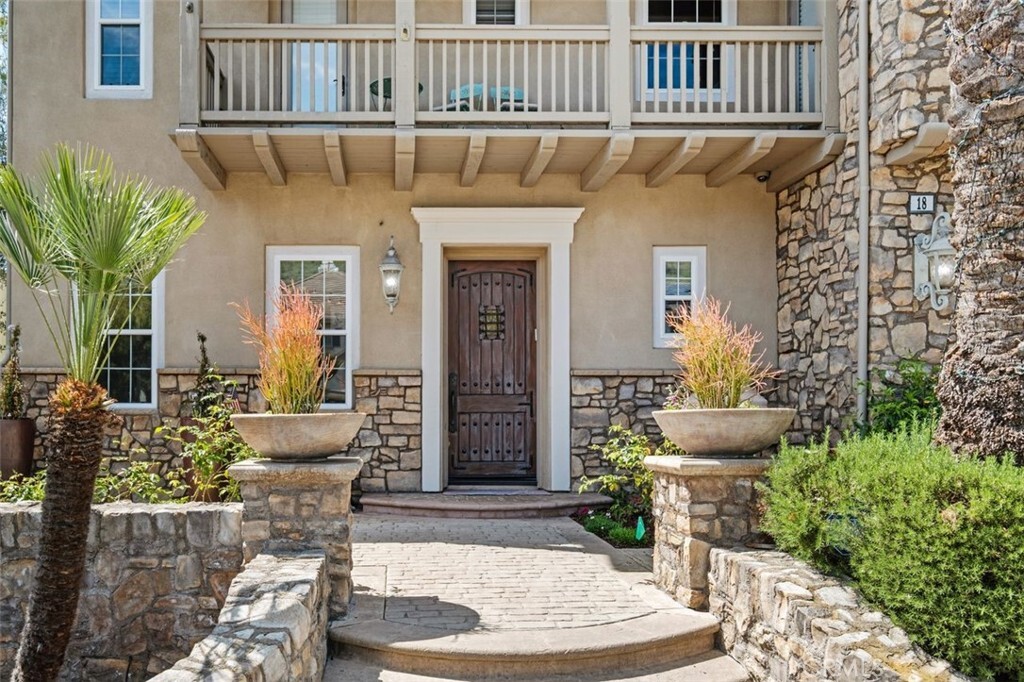 Property Photo: 18 Calle Pacifica CA 92673