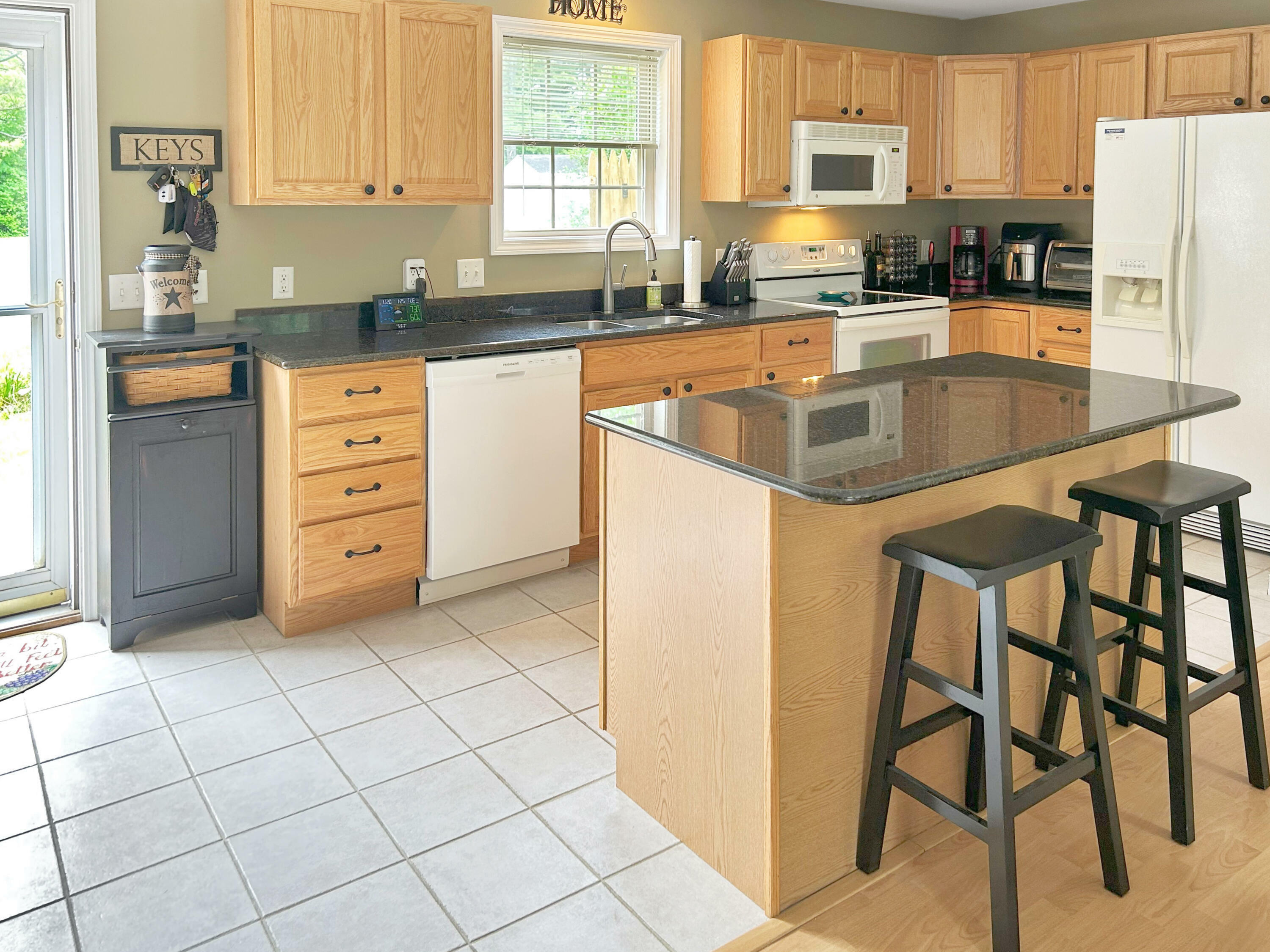 Property Photo:  1016 State Street 7  ME 04401 