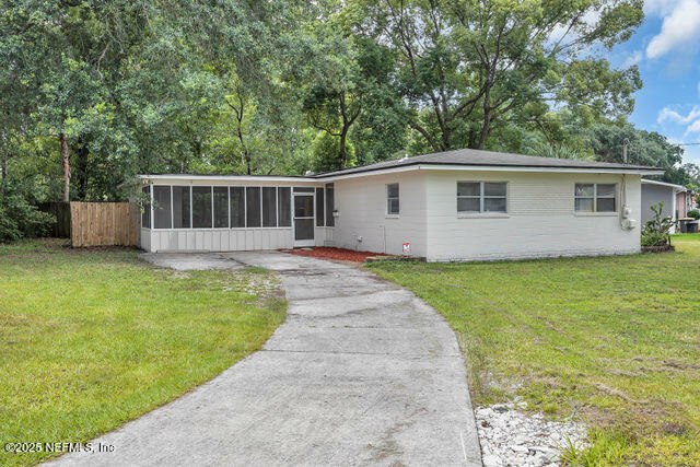 Property Photo: 6346 Harvin Road FL 32216