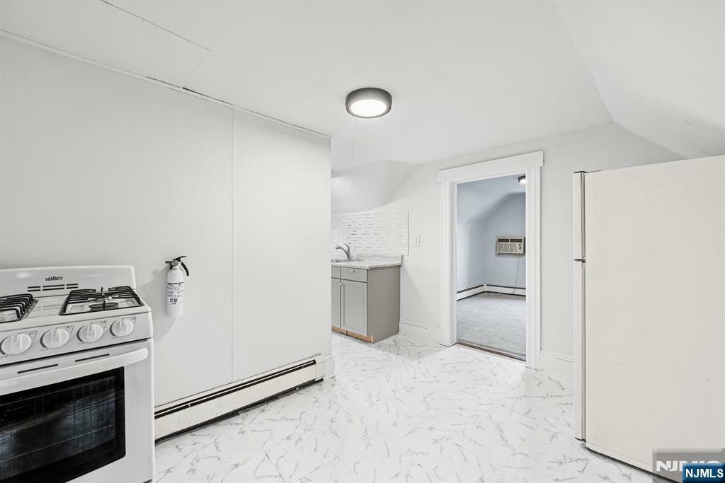 Property Photo:  72 Halstead Avenue 3  NJ 07057 