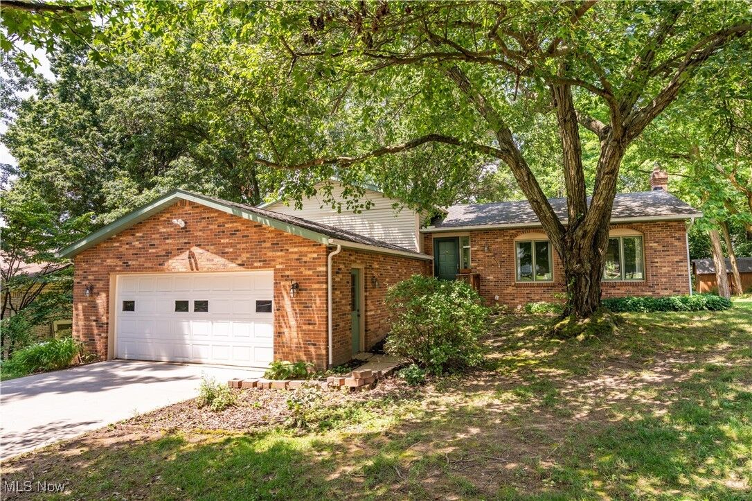 Property Photo: 5535 Veldon Circle NE OH 44721