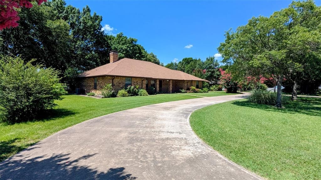 Property Photo: 917 Sandra Lane TX 75052