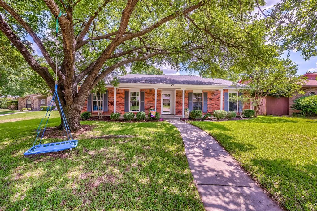 Property Photo: 527 Woodhurst Drive TX 75019