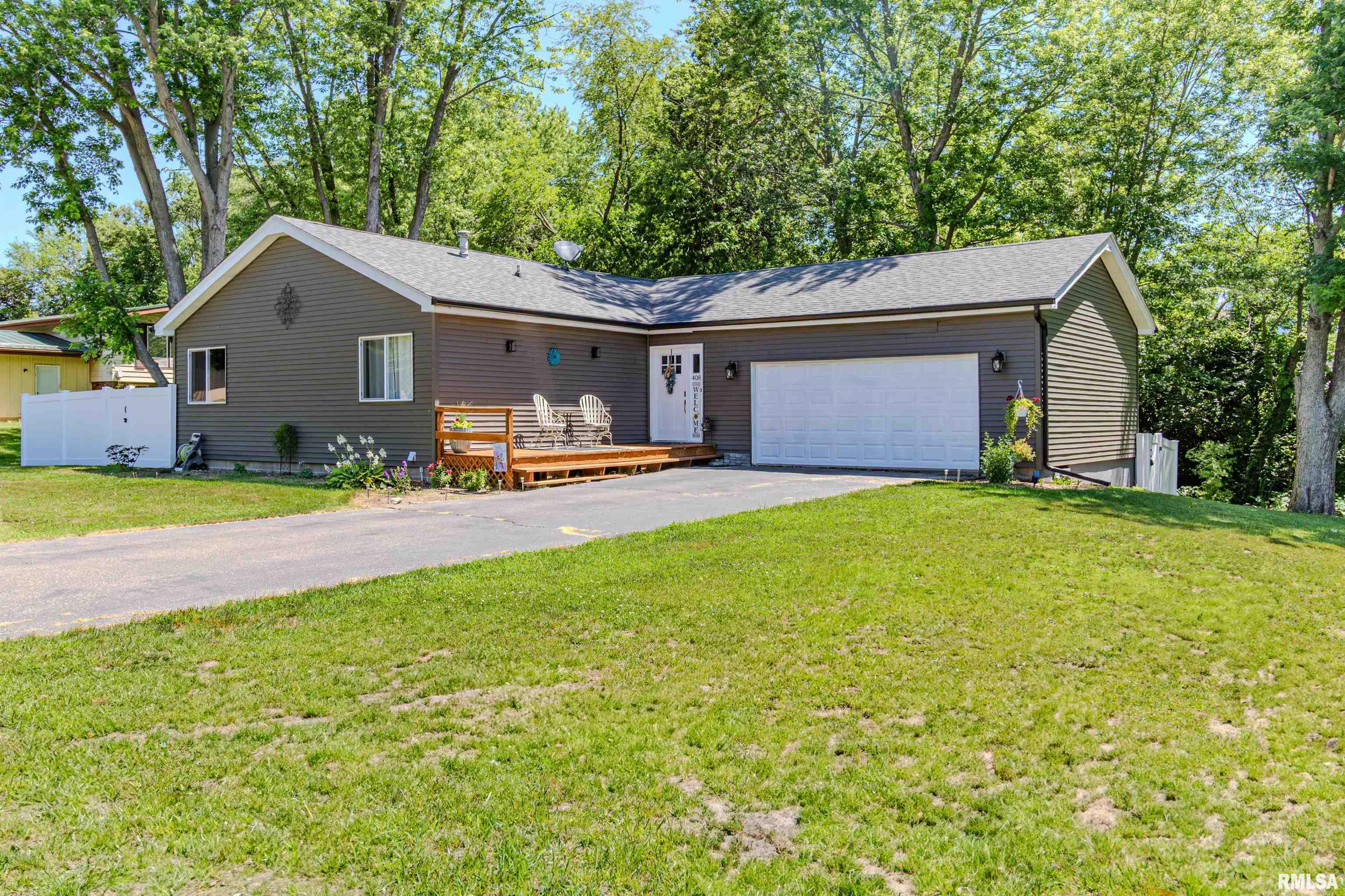 Property Photo: 408 S French Drive IL 61525