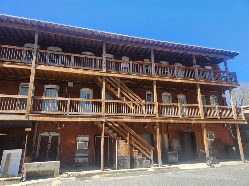 Property Photo:  19 1/2 Lunenburg Street 11  MA 01420 
