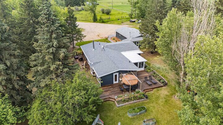 Property Photo: 26439 Township Road 382 AB T4E 1G7