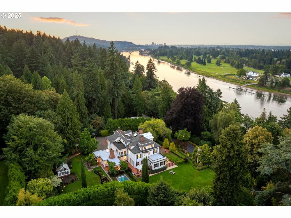 Property Photo:  11175 S Riverwood Rd  OR 97219 