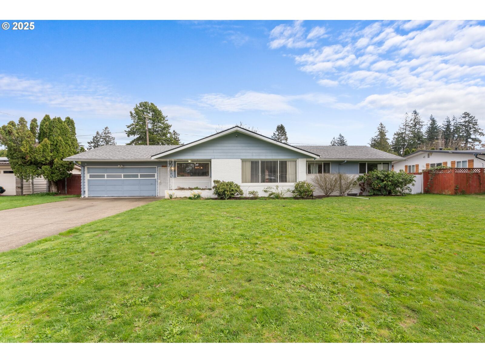 Property Photo: 1604 NE 153rd Pl OR 97230