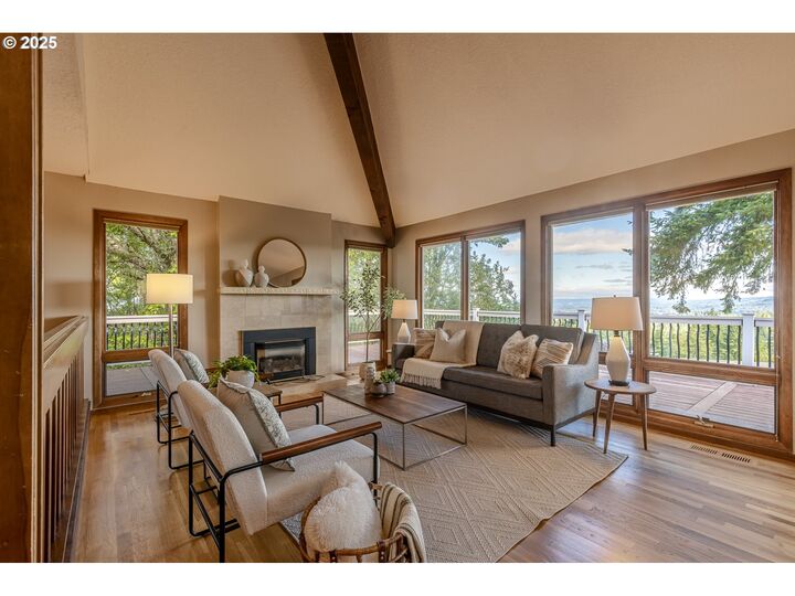 Property Photo:  2 Nansen Summit  OR 97035 