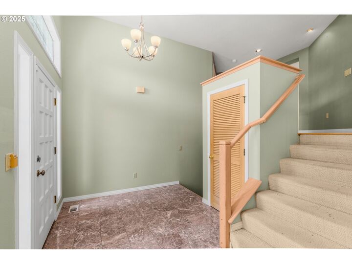 Property Photo:  2731 SW 28th Dr  OR 97219 