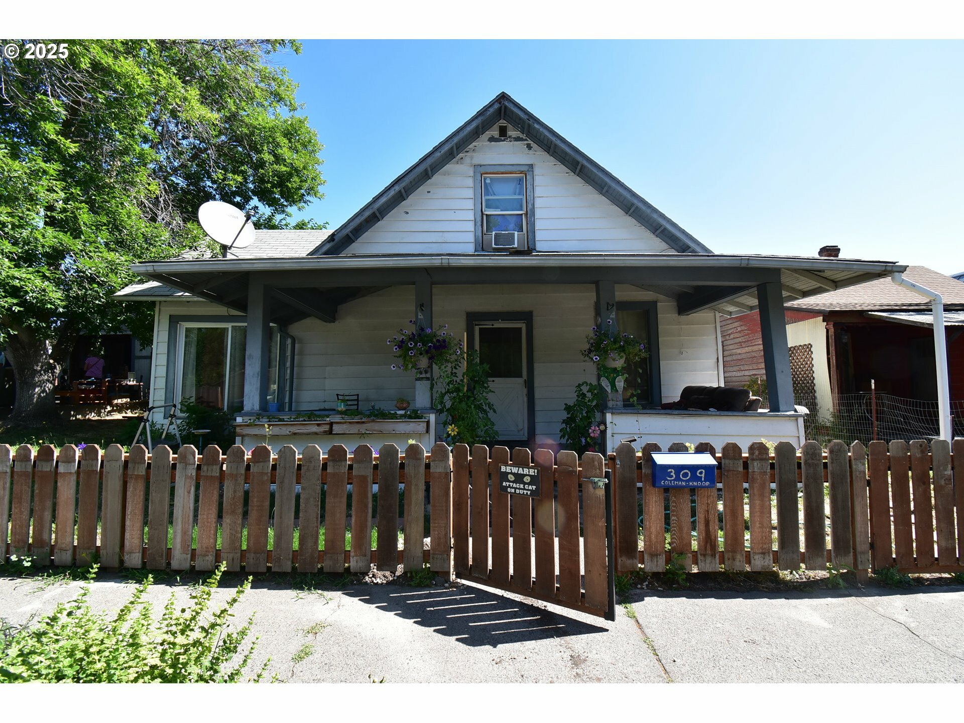 Property Photo:  309 W 7th St  OR 97058 