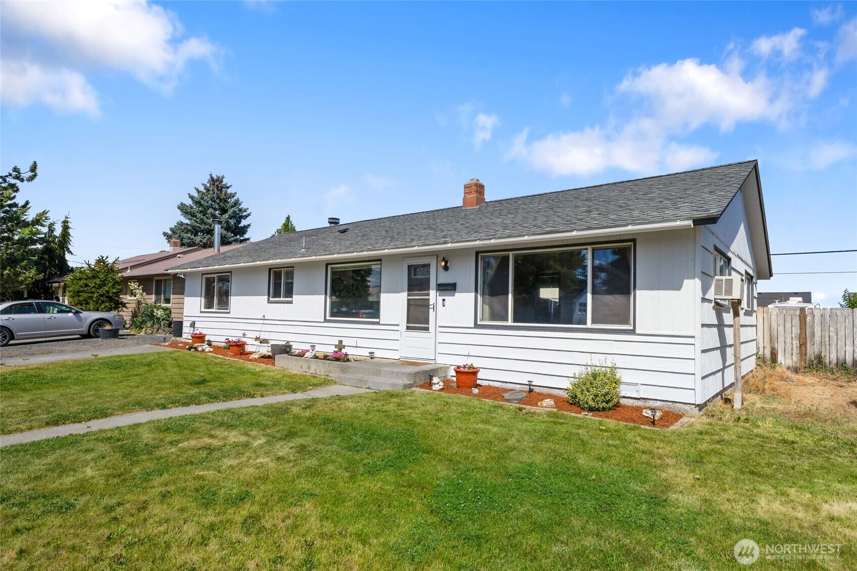 Property Photo:  156 SE H Street  WA 98823 