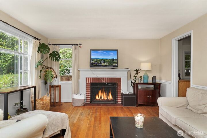 Property Photo:  9521  12th Avenue NW  WA 98117 