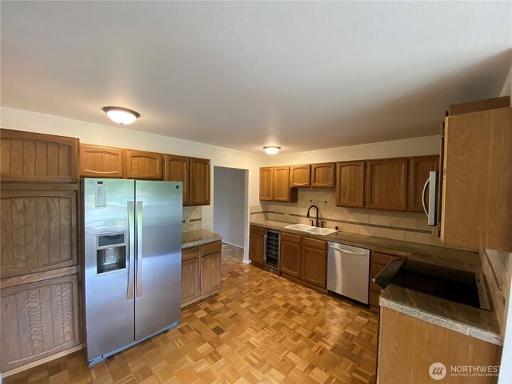 Property Photo: 9715 NE Juanita Drive 310B WA 98034