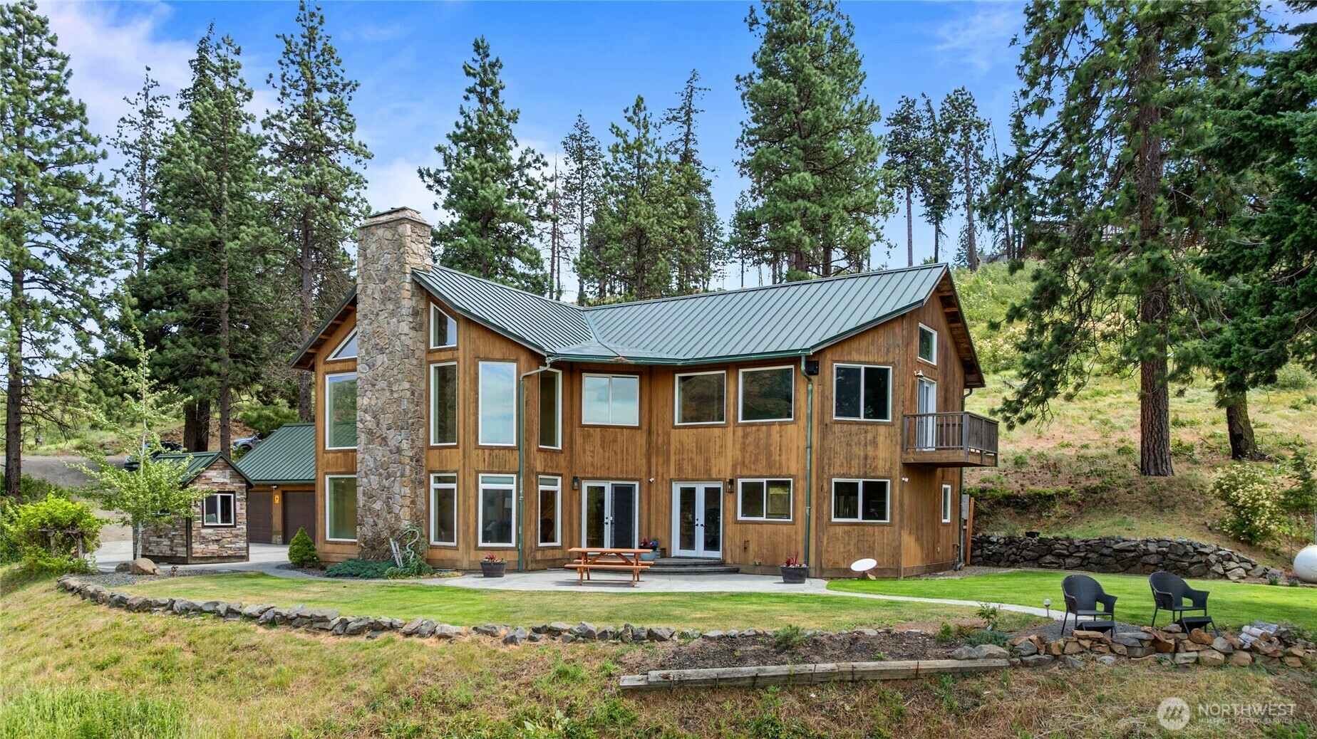Property Photo: 621 Twin Lakes Road WA 98922