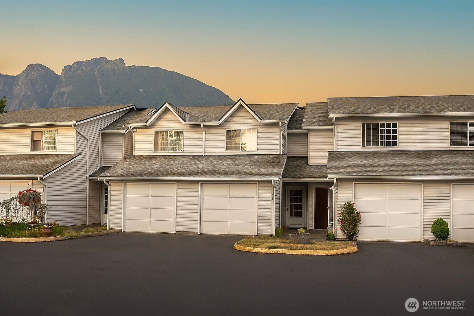 Property Photo:  315 E  Park Street A22  WA 98045 