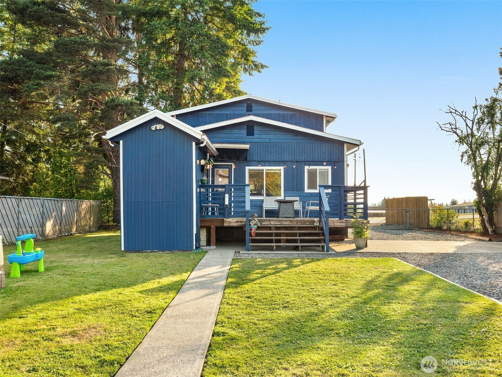 Property Photo: 32808 3rd Avenue WA 98010