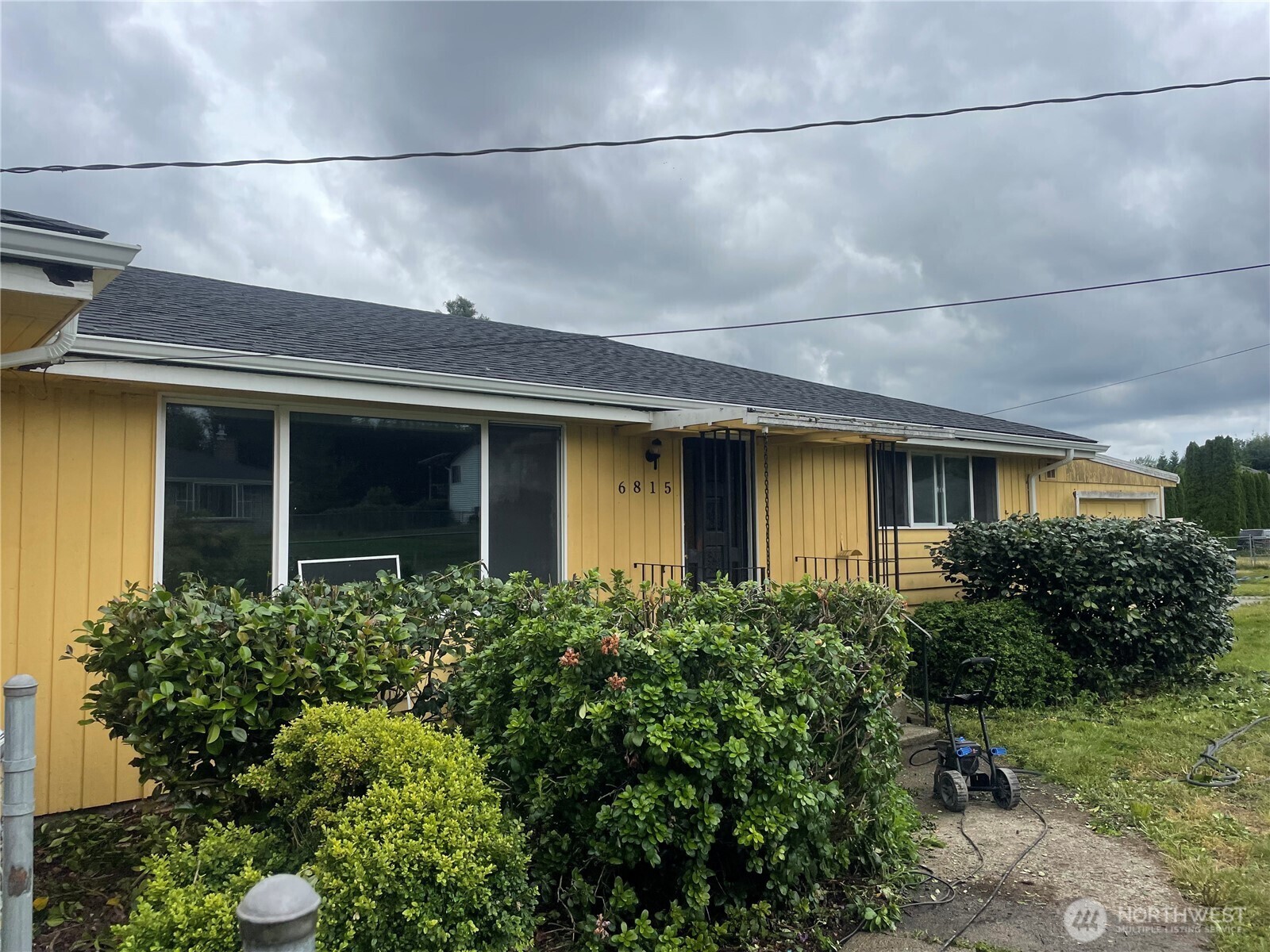 Property Photo:  6815 SE 1st Place  WA 98059 