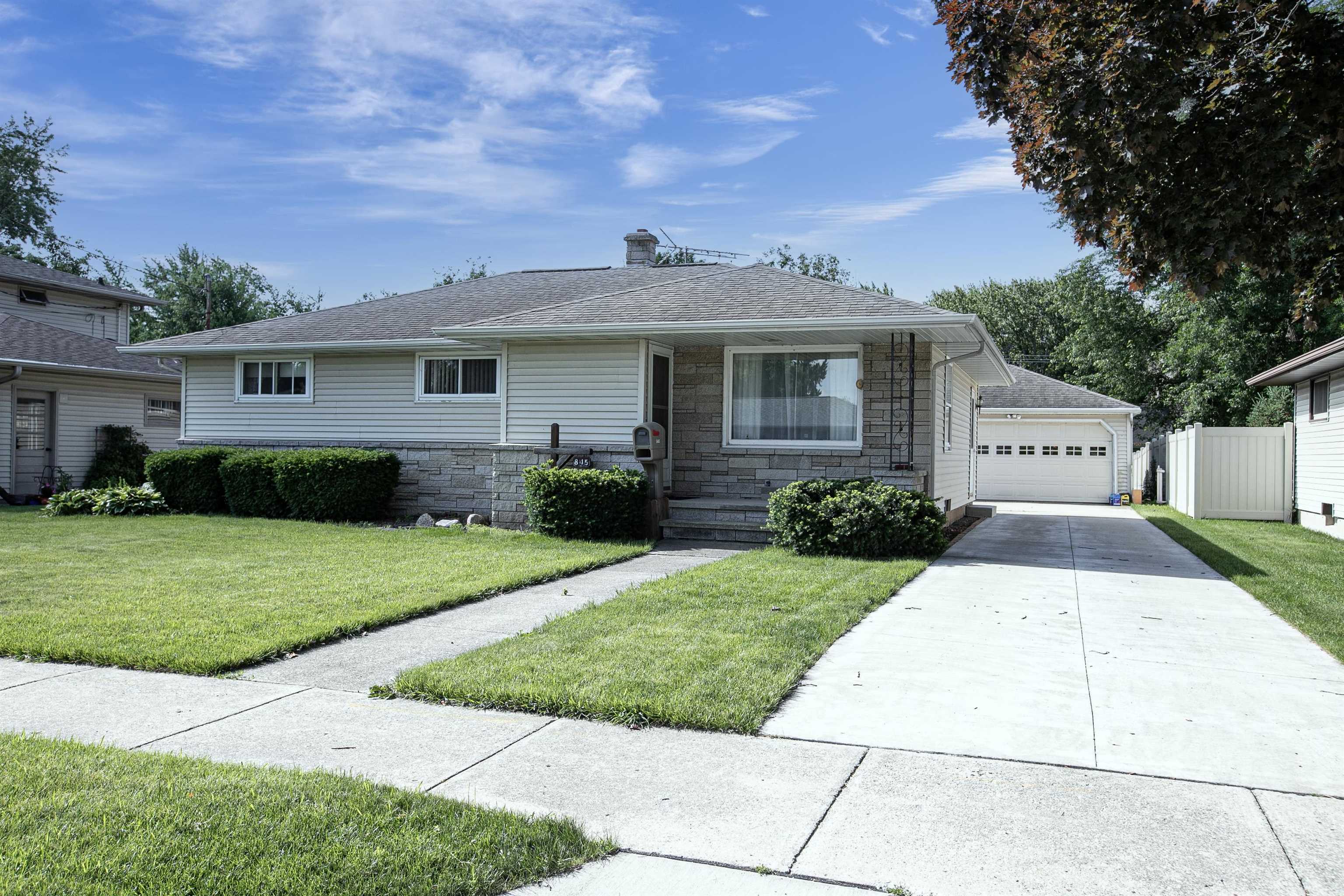 Property Photo: 845 Harding Street WI 54942