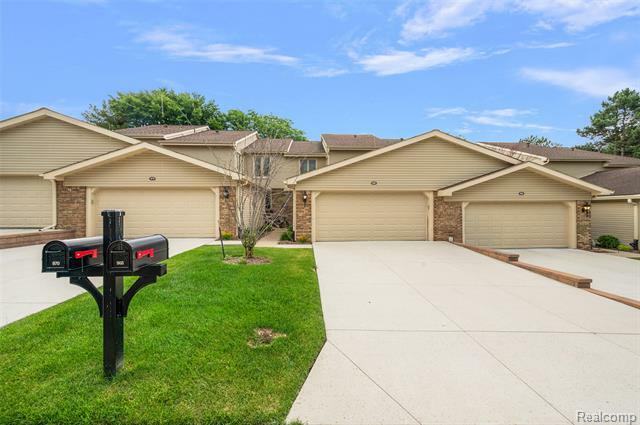 Property Photo: 968 Golfview Court MI 48307