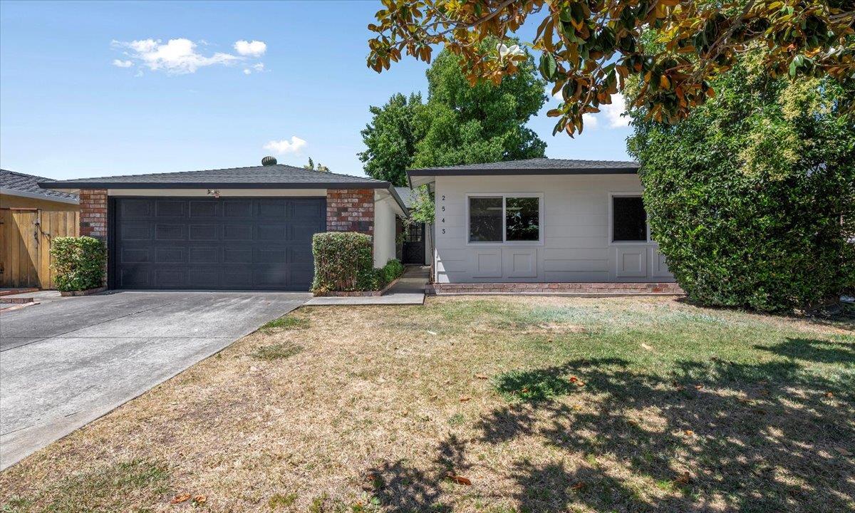 Property Photo: 2543 Loomis Drive CA 95121