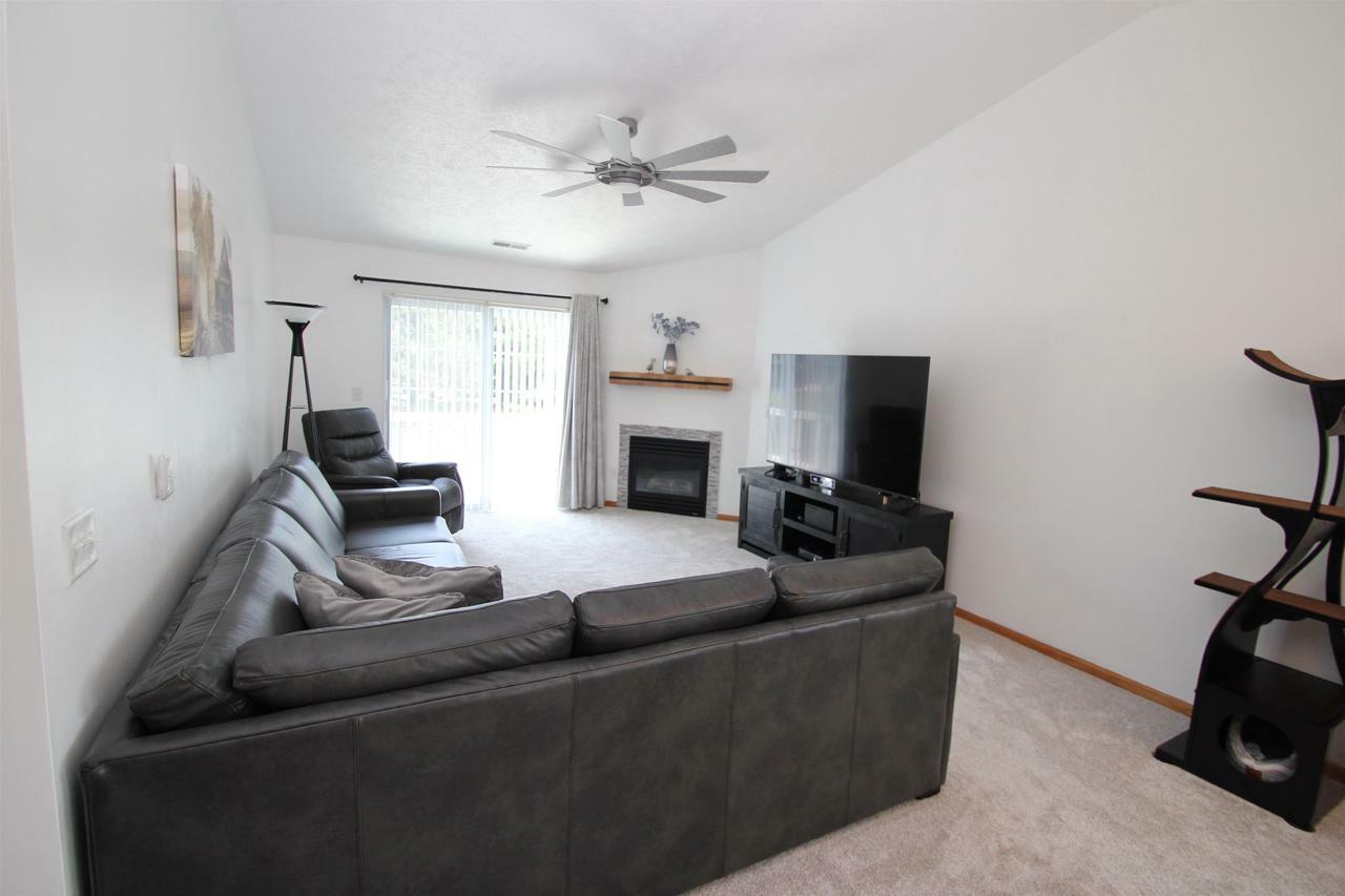 Property Photo: 1401 Sienna Crossing 1401 WI 53546