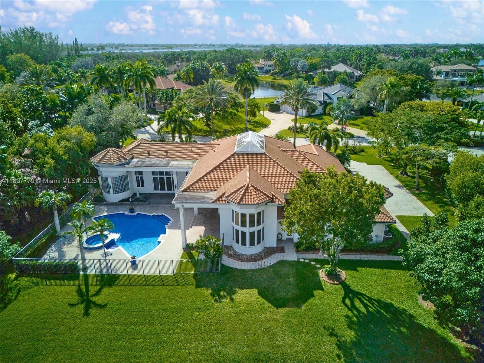 Property Photo:  2939 Paddock Ln  FL 33331 