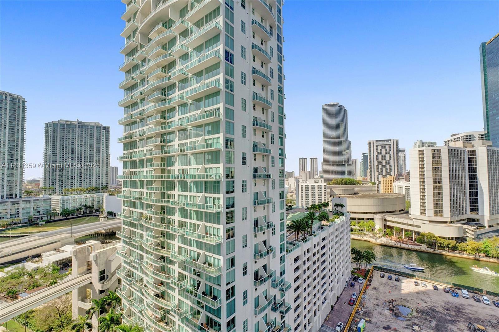 Property Photo:  55 SE 6th St 1801  FL 33131 