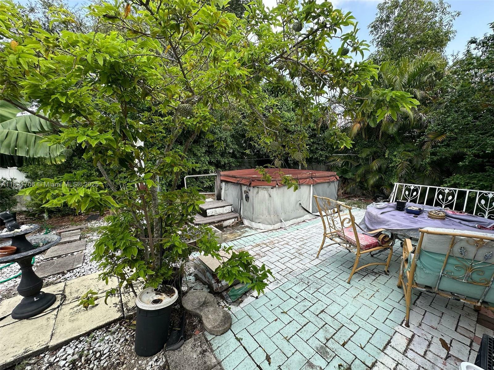 Property Photo:  2400 N 57th Way  FL 33021 